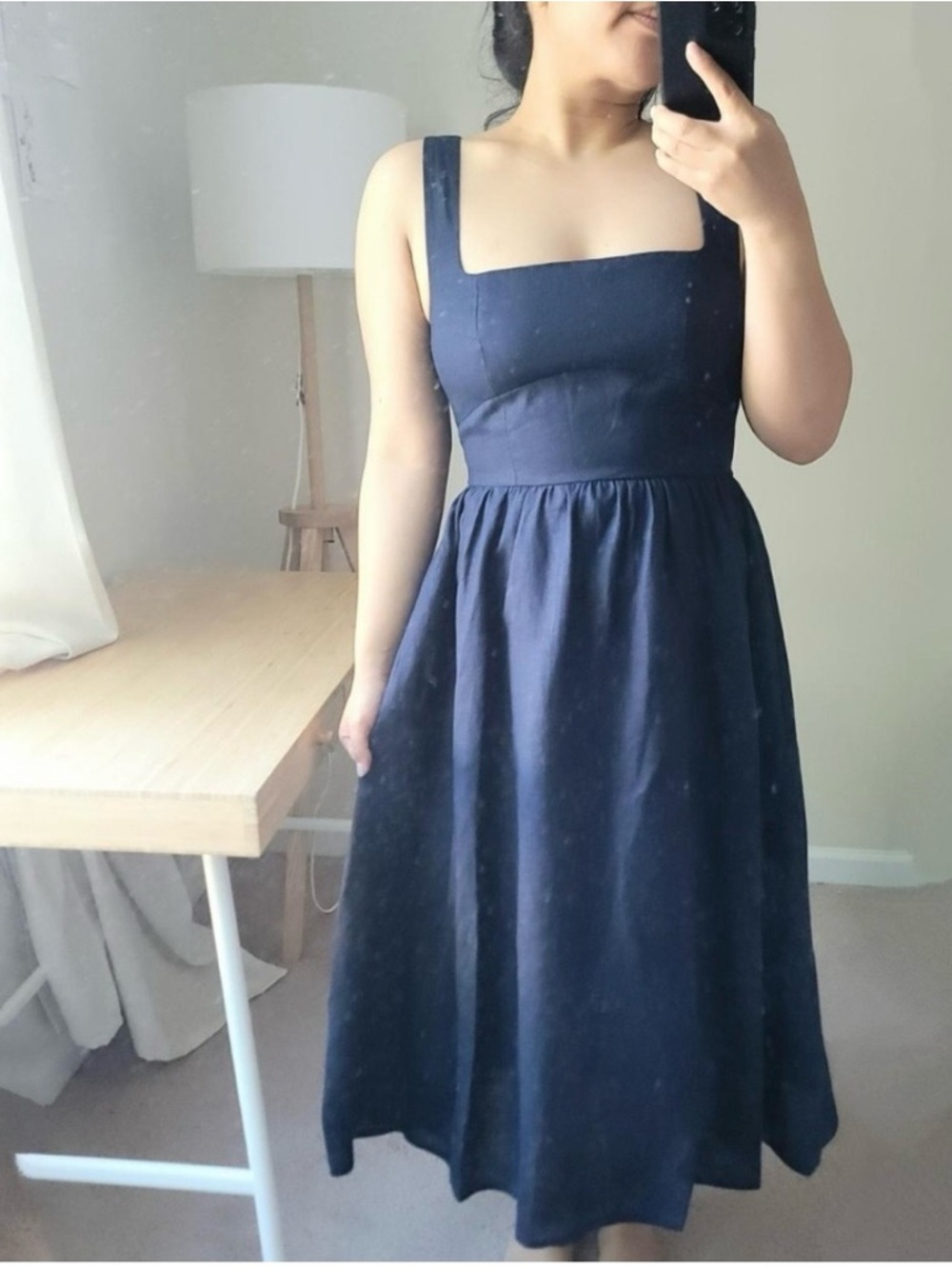 Quince 100% European Linen Fit
& Flare Midi Dress, Navy S
Size: S